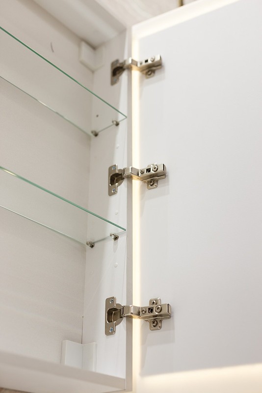Зеркальный шкаф BelBagno Marino 60 SPC-MAR-600/800-1A-LED-TCH с подсветкой